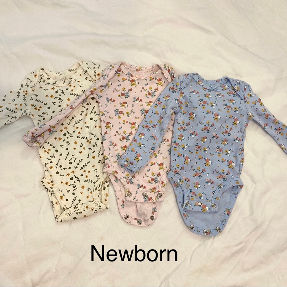 ⭐️ 5/$15 newborn long sleeve onesies